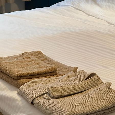 Modern Flat - Apartament Nou Aproape De Spital Si Aeroport ยาช ภายนอก รูปภาพ