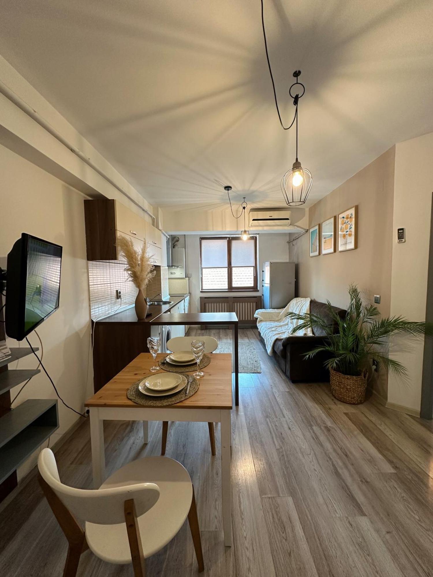 Modern Flat - Apartament Nou Aproape De Spital Si Aeroport ยาช ภายนอก รูปภาพ